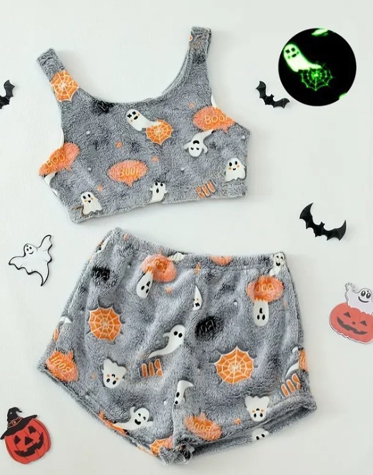 Spooky Comfort: Women’s Halloween Luminous Flannel Pajamas Set